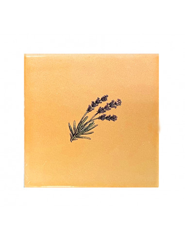 Décor sur carreau mural 10x10 cm en faience jaune-ocre pose classique motif petit brin de lavande vers la droite