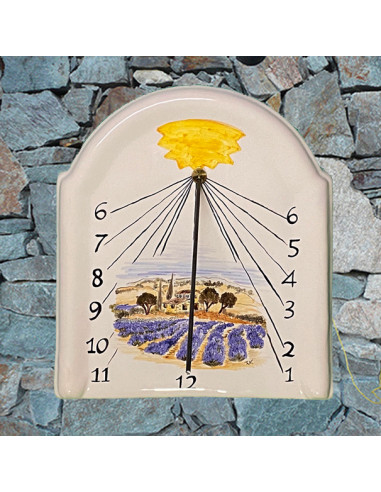 Cadran solaire décoratif sur plaque arrondie en faïence décor Paysage Champs de lavande