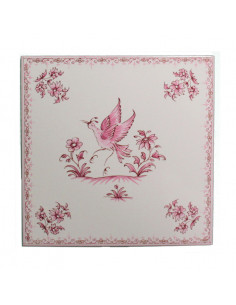 Carreau 20 x20 en faience blanche décor fleurs médium et motif oiseau décor inspiration vieux moustiers rose