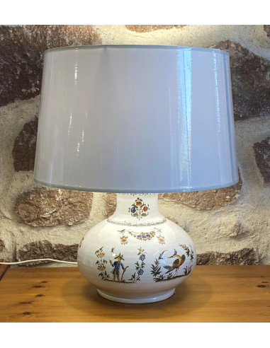 Lampe en faïence blanche modèle Elipse décor reproduction vieux moustiers