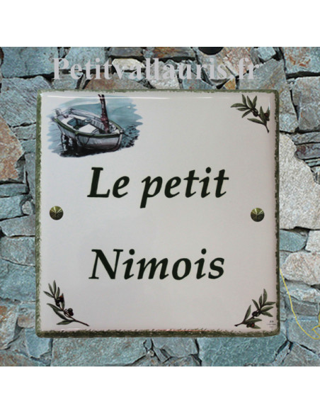 Grande plaque de maison en céramique modèle carrée motif bateau de pèche et brins d'olivier inscription personnalisée