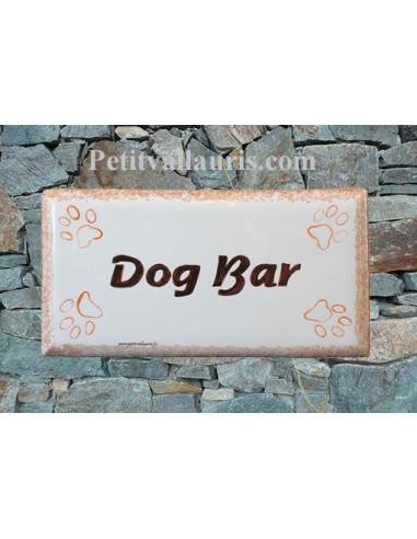 Plaque rectangulaire de maison en céramique Dog Bar