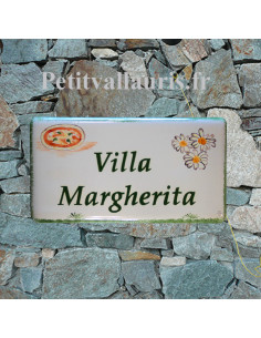 Plaque de Maison en céramique émaillée décor artisanal pizza margherita et fleurs de marguerites + personnalisation