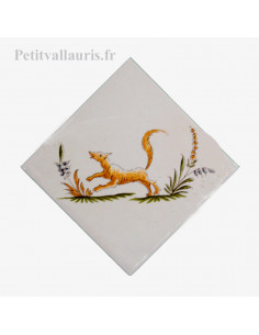 Décor sur carreau mural blanc 10 x 10 cm reproduction moustiers polychrome motif le renard pose en diagonale