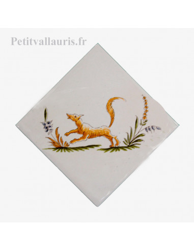 Décor sur carreau mural blanc 10 x 10 cm reproduction moustiers polychrome motif le renard pose en diagonale
