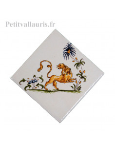 Décor sur carreau mural blanc 10 x 10 cm reproduction moustiers polychrome motif le lion de mythologie