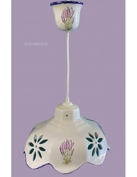 Suspension ajourée en céramique blanche modèle facette décor bouquet de lavande bord couleur bleu
