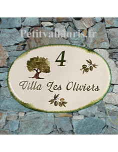 Plaque en céramique émaillée pour maison de forme ovale décor artisanal olivier et brins d'olives vertes + personnalisation