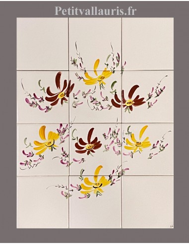 Fresque sur carreaux 40 x 30 cm en faience blanche au décor artisanal bouquet de Fleurs jaunes et rouge pourpre