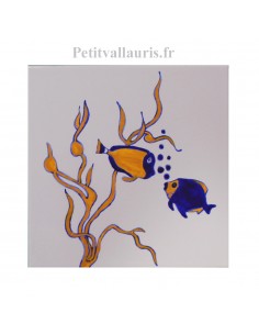 Carreau en faience blanche 20x 20cm décor artisanal motif Duo poissons tropicaux