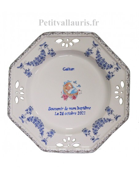 Assiette en faience de baptême personnalisée octogonale décor couffin coloris bleu