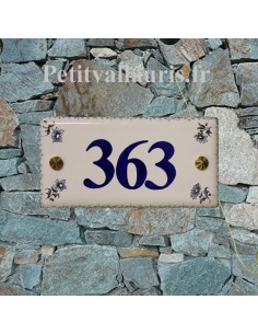 Plaque de maison faience émaillée motif petites fleurs fines bleues + personnalisation bleue
