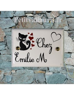 Plaque de maison céramique décor petit chat noir et petits cœurs + inscription personnalisée