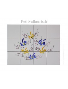 Fresque sur carreaux 40 x 30 cm en faience blanche décor artisanal bouquet de fleurs jaunes et bleues pose horizontale