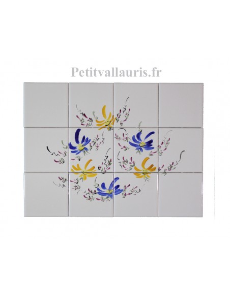 Fresque sur carreaux 40 x 30 cm en faience blanche décor artisanal bouquet de fleurs jaunes et bleues pose horizontale