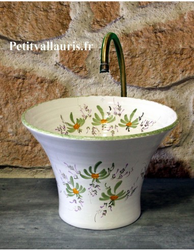 Vasque en faience blanche de forme évasée décor artisanal fleurs vertes