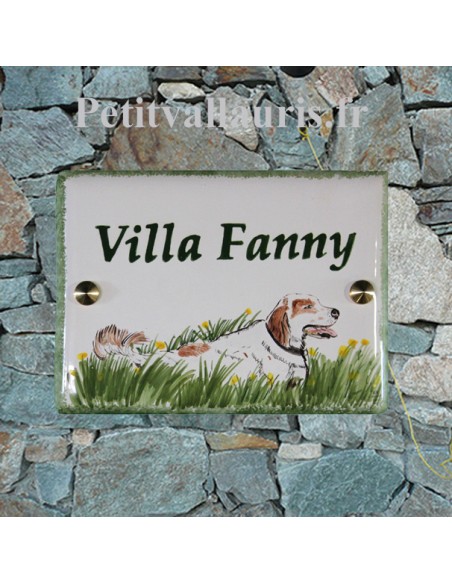 Plaque rectangulaire de maison en faience motif artisanal chien Épagneul Breton + personnalisation