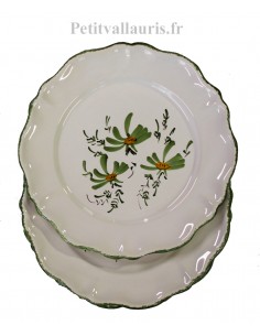 Assiette à dessert en faience blanche modèle Louis XV décor artisanal Fleuri vert