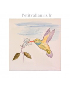 Carreau mural en faience blanche collection oiseaux avec motif artisanal Le Colibri