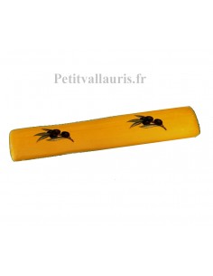 Listel mural artisanal modèle plat arrondit en faience jaune Provençal motif olives noires de 15 cm de long