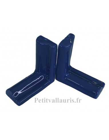 Listel d'angle droit concave (entrant) modèle corniche en faïence émaillée de couleur bleu lavande brillante