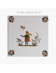 Carreau en faience blanche 15x15 cm pose horizontale reproduction moustiers polychrome motif conteur avec petites fleurs