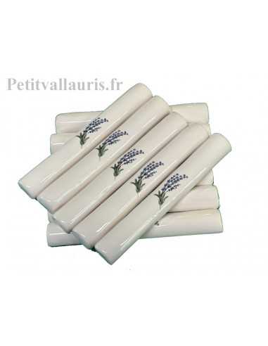 Bordure-listel en faience blanche...