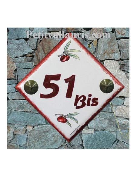 Numéro de maison décor brins d'olives rouges chiffre et bord pourpre pose diagonale