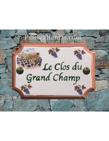 Plaque de Maison rectangle décor récolte des lavandes et grappes de raisin inscription personnalisée verte bord ocre