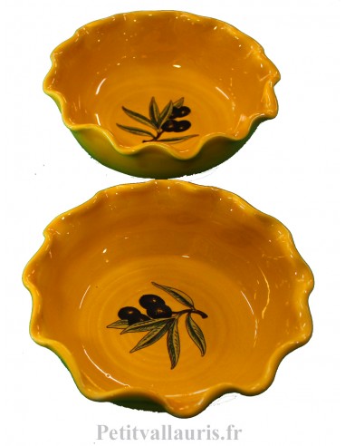 Coupelle dentelée en faience jaune...