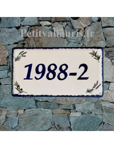Plaque de Maison rectangle décor brins de lavandes et olives aux angles inscription personnalisée et bord bleu