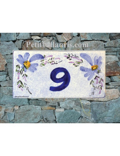 Plaque chiffre de maison faience émaillée décor fleurs bleues