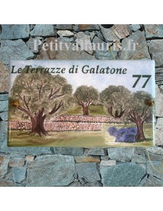 Plaque de Maison rectangle en céramique émaillée décor artisanal motif oliviers et restanques inscription personnalisée