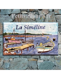 Plaque de maison rectangle en céramique émaillée décor artisanal motif bateau de pêche pointu + inscription personnalisée