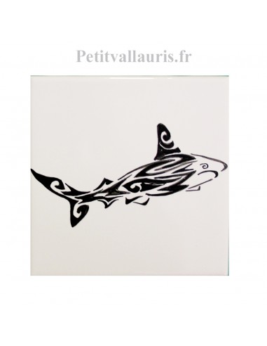 Carreau mural en faïence blanche motif artisanal croquis le Requin