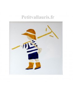 Carrelage blanc brillant collection Littoral jaune et bleu avec motif ramasseur de sel (vers la gauche)