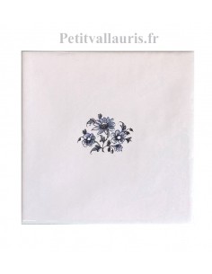 Carreau en faience blanche 15x15 cm pose horizontale reproduction moustiers bleu motif bouquet de fleurs medium