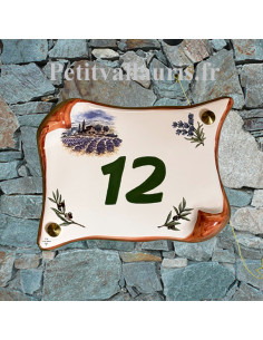 cPlaque de Maison en faience modèle parchemin motif champs de lavande inscription personnalisée verte bord ocre
