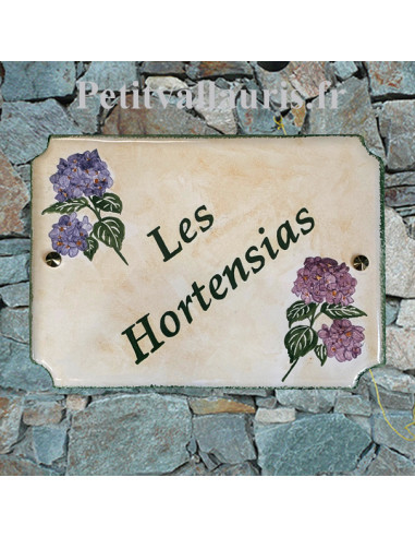 Grande plaque de maison modèle aux angles incurvés motif artisanal Hortensias violine et parme fond pierre + personnalisation