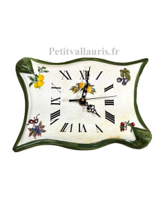 Horloge-pendule murale en faïence modèle parchemin décor fruits variés et fond couleur jaune paille