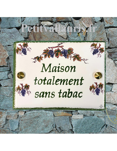 plaque pour maison en céramique émaillée décor grappes de raisin inscription personnalisée verte