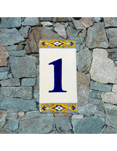Numéro de maison au détail sur plaque en faïence à coller chiffre 1 motif arabesque jaune et bleue