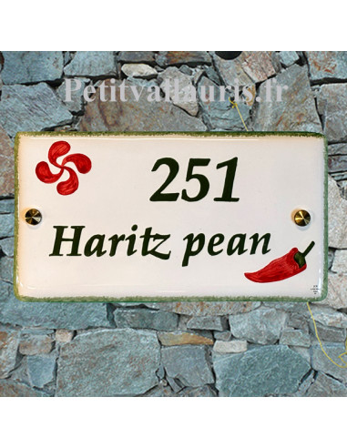 Plaque de Maison en céramique décor artisanal croix basque et piment d'Espelette + personnalisation