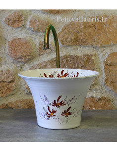 Vasque en faience blanche de forme évasée décor artisanal fleurs rouge pourpre
