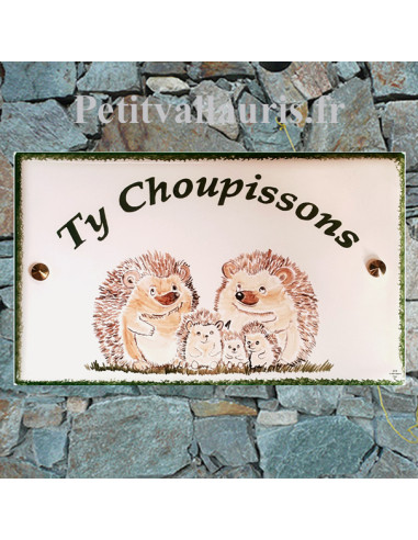 Plaque en céramique émaillée forme rectangle décor artisanal la famille hérissons + personnalisation