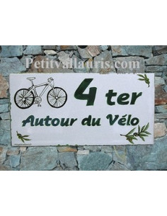 Plaque de maison faience émaillée décor byciclette et brins d'olive inscription personnalisée verte