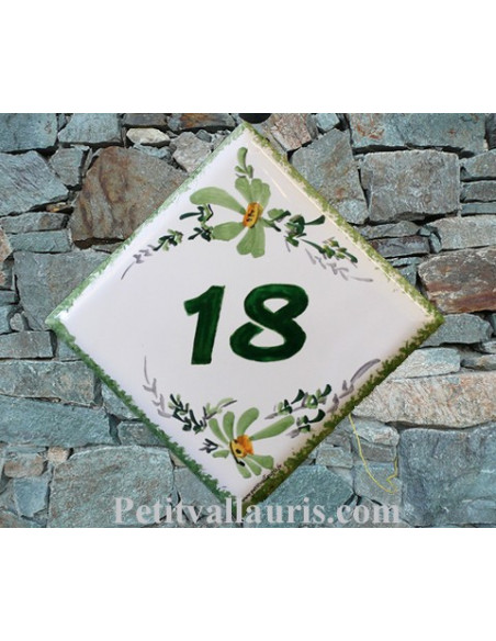 Numéro de rue ou de maison décor fleurs vertes pose diagonale