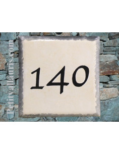 Numéro de maison chiffre noir et bord gris pose horizontale