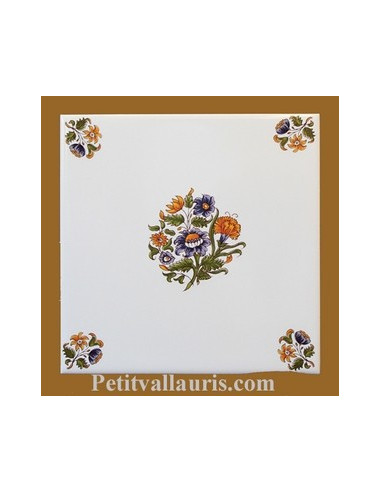 Carreau en faience blanche 15x15 cm pose horizontale reproduction moustiers polychrome motif bouquet central et petites fleurs