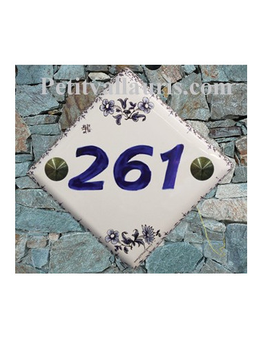 Numéro de maison décor fleurs et frise tradition vieux moustiers bleu pose diagonale